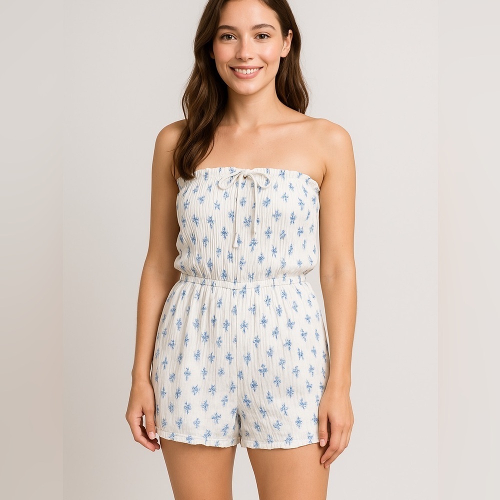 🌻 NEW w/tags Le Lis White & Blue Ditsy Floral Strapless Shorts Romper Size S